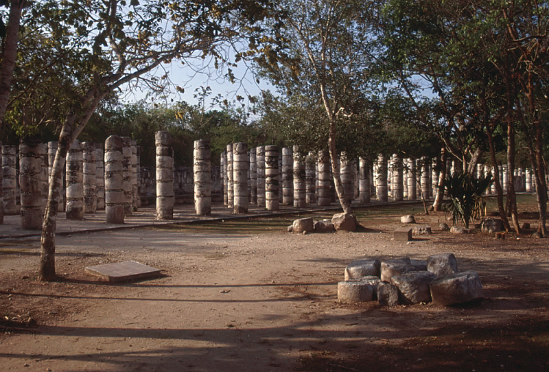 173_Chichen Itza, pilarengallerij.jpg